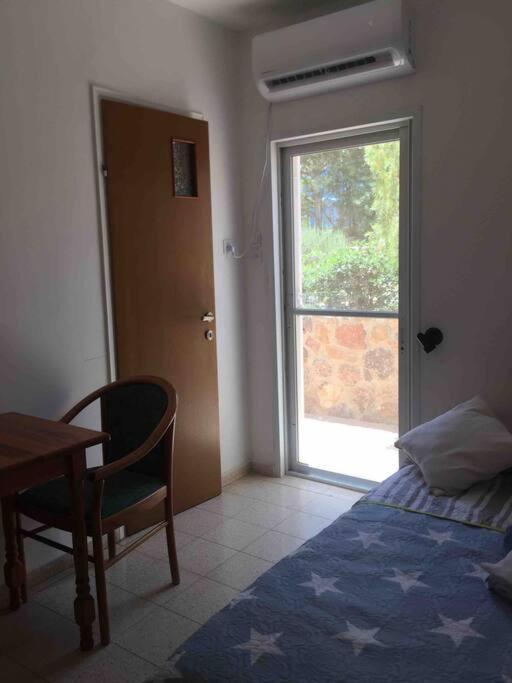 The Little Dorm And Beer Apartment Arad Bagian luar foto